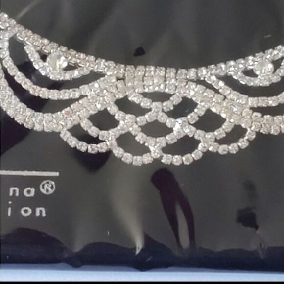 Elegant Rhinestone Decor Shocker Necklace & Earrings - Picture 3 of 4